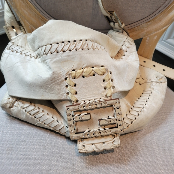 Classic FENDI soft-leather purse with two adjusting straps - Picture 5 of 16